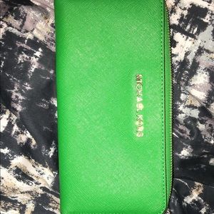 Michael Kors Spring/Summer green zipper wallet